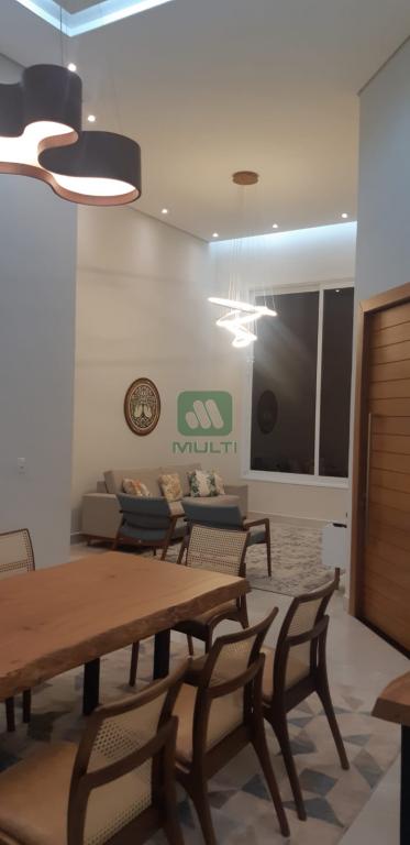 Casa à venda com 3 quartos, 300m² - Foto 3