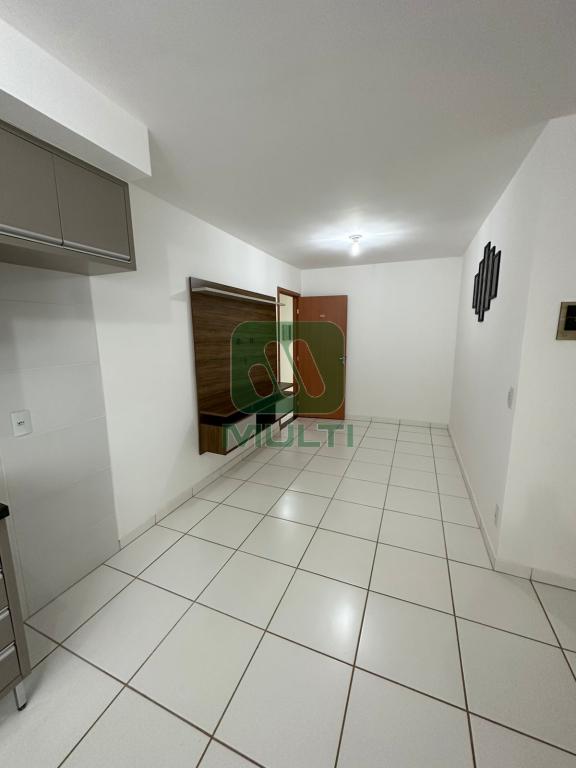 Apartamento à venda com 2 quartos, 68m² - Foto 2