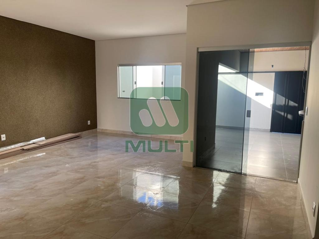 Casa à venda com 3 quartos, 170m² - Foto 1