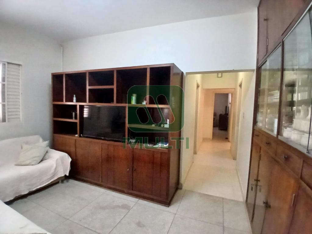 Casa à venda com 5 quartos, 311m² - Foto 4