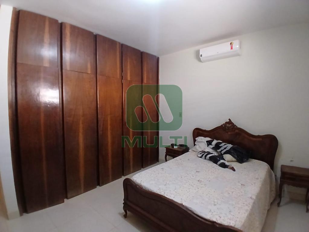 Casa à venda com 5 quartos, 311m² - Foto 13