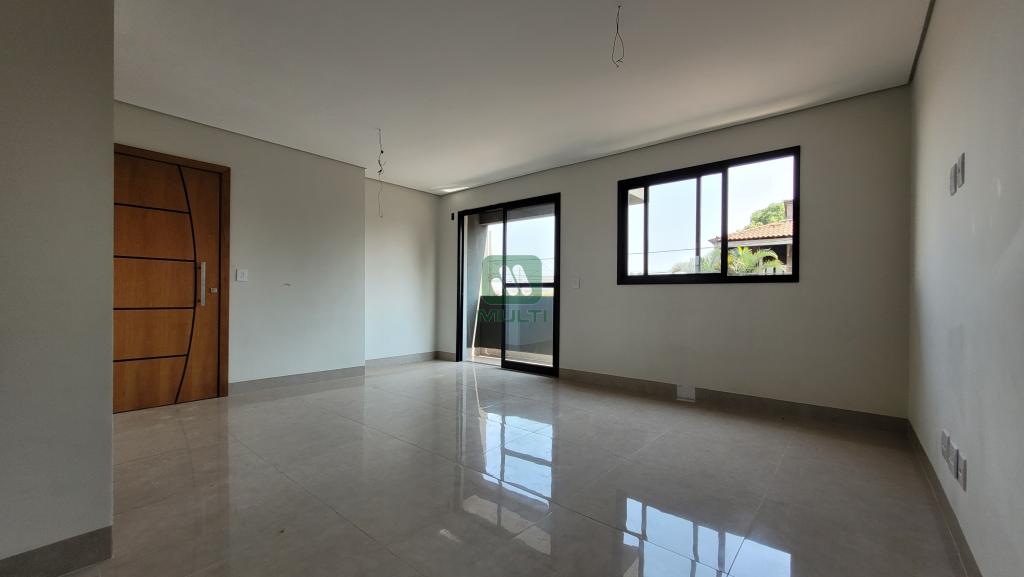 Apartamento à venda com 3 quartos, 83m² - Foto 2