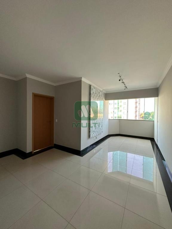 Apartamento à venda com 3 quartos, 80m² - Foto 1