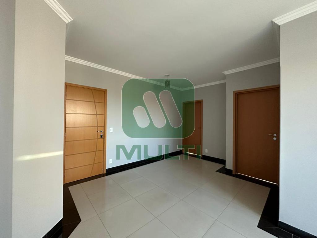 Apartamento à venda com 3 quartos, 80m² - Foto 2