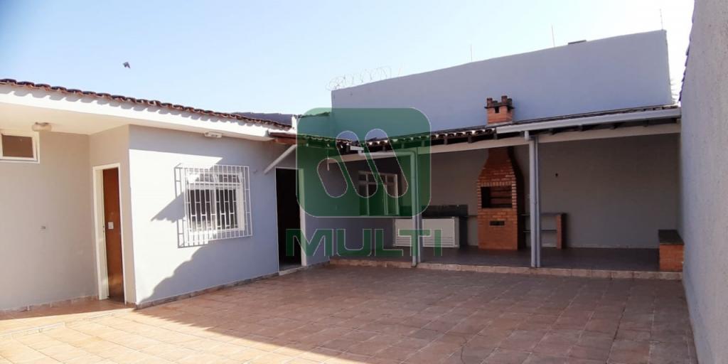 Casa à venda com 4 quartos, 300m² - Foto 1