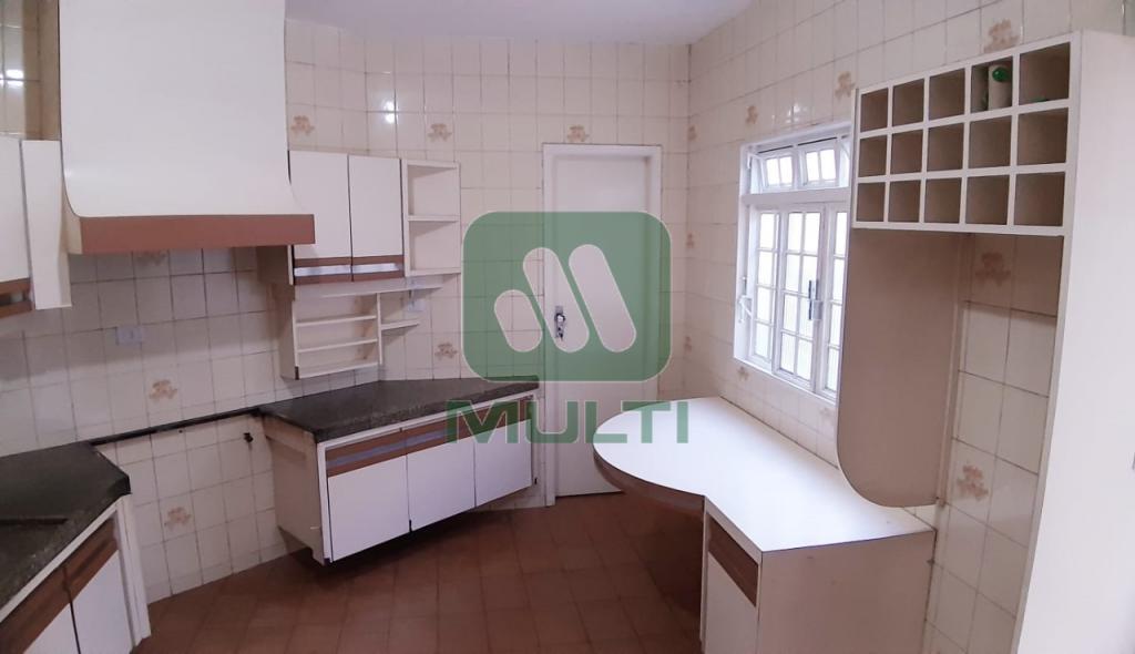 Casa à venda com 4 quartos, 300m² - Foto 5