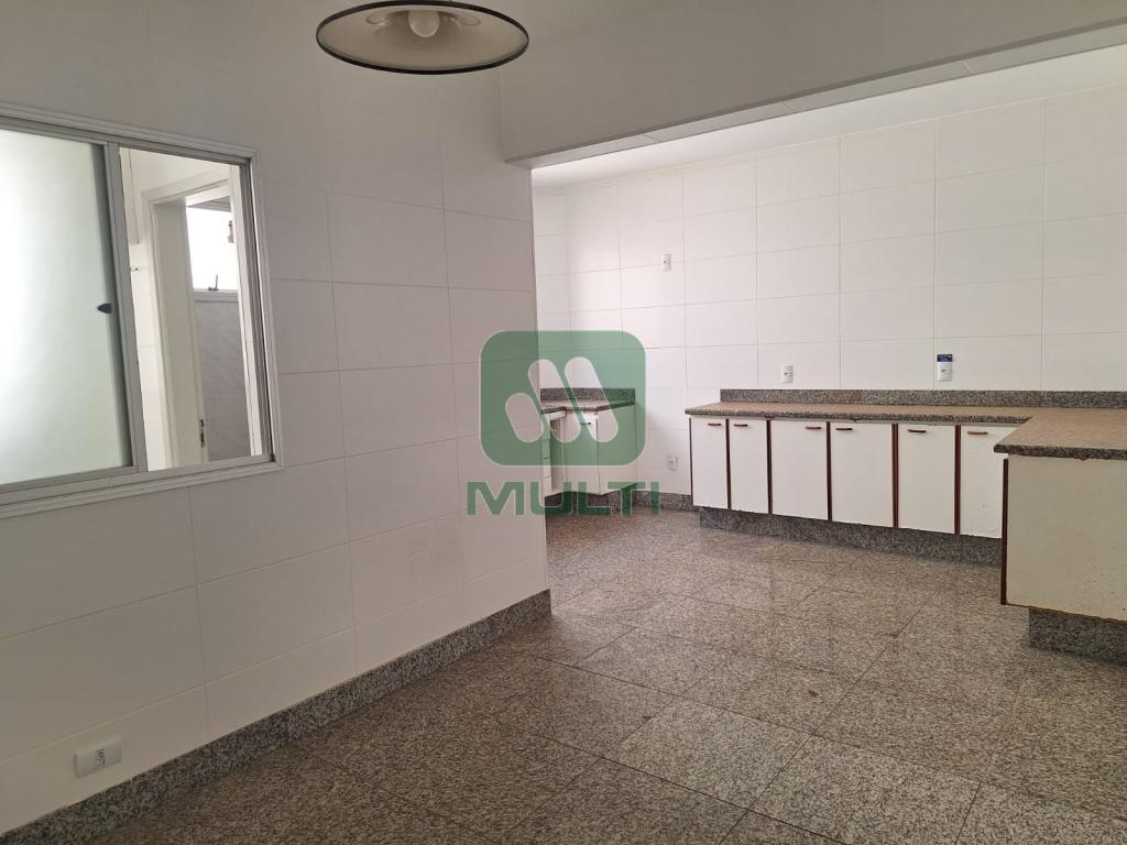 Apartamento à venda com 3 quartos, 112m² - Foto 3