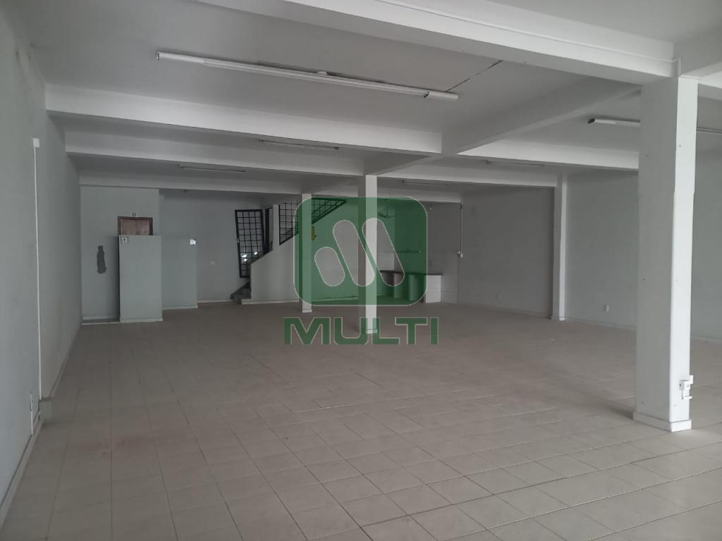 Prédio Inteiro à venda com 1 quarto, 600m² - Foto 1