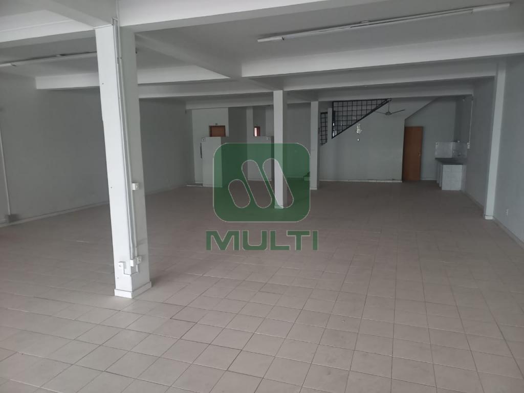 Prédio Inteiro à venda com 1 quarto, 600m² - Foto 2