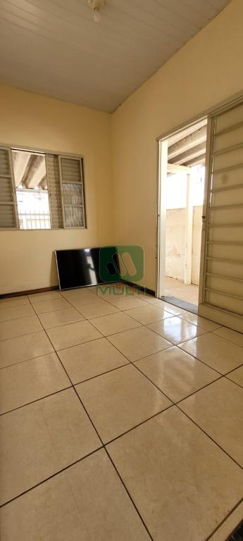 Casa à venda com 3 quartos, 91m² - Foto 1