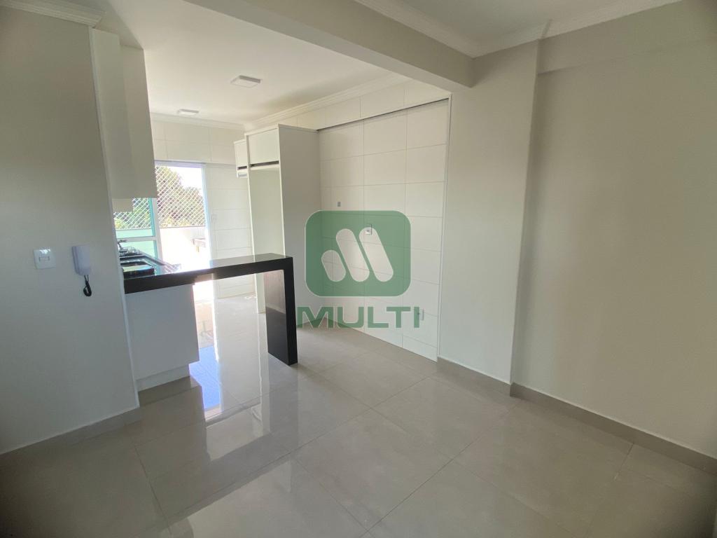 Apartamento à venda com 2 quartos, 62m² - Foto 2