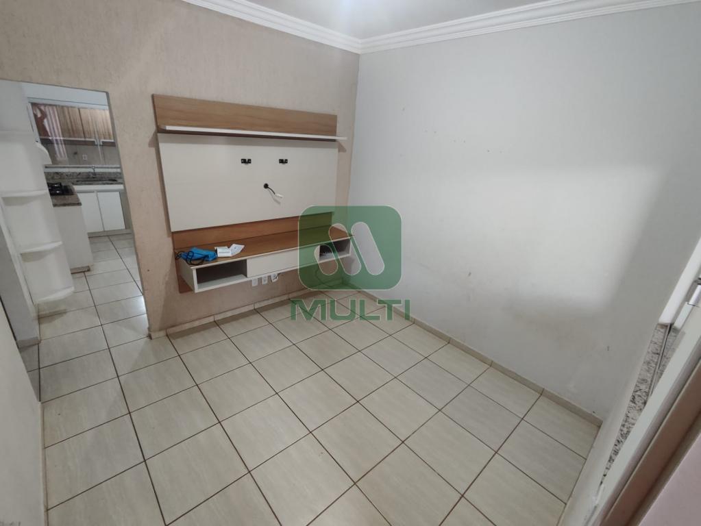 Casa à venda com 3 quartos, 70m² - Foto 1