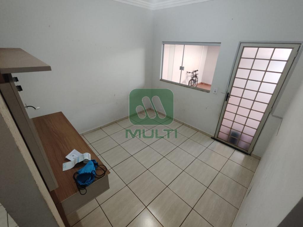 Casa à venda com 3 quartos, 70m² - Foto 2