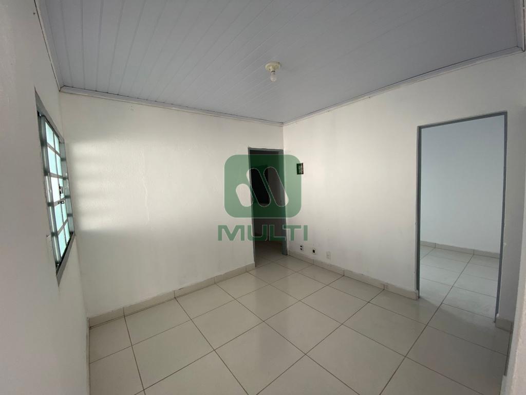 Casa à venda com 3 quartos, 57m² - Foto 1