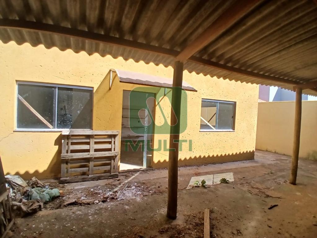 Casa à venda com 5 quartos, 180m² - Foto 2