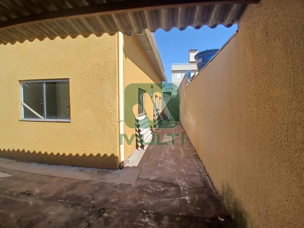 Casa à venda com 5 quartos, 180m² - Foto 4