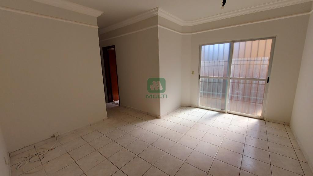 Apartamento à venda com 3 quartos, 68m² - Foto 2