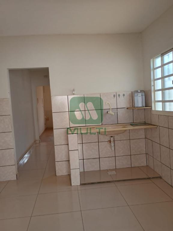 Casa à venda com 3 quartos, 100m² - Foto 2