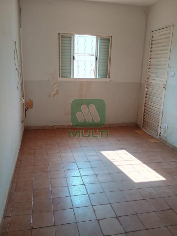 Casa à venda com 3 quartos, 100m² - Foto 4