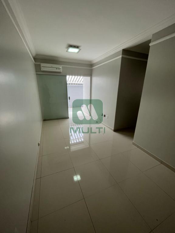 Apartamento à venda com 3 quartos, 84m² - Foto 2