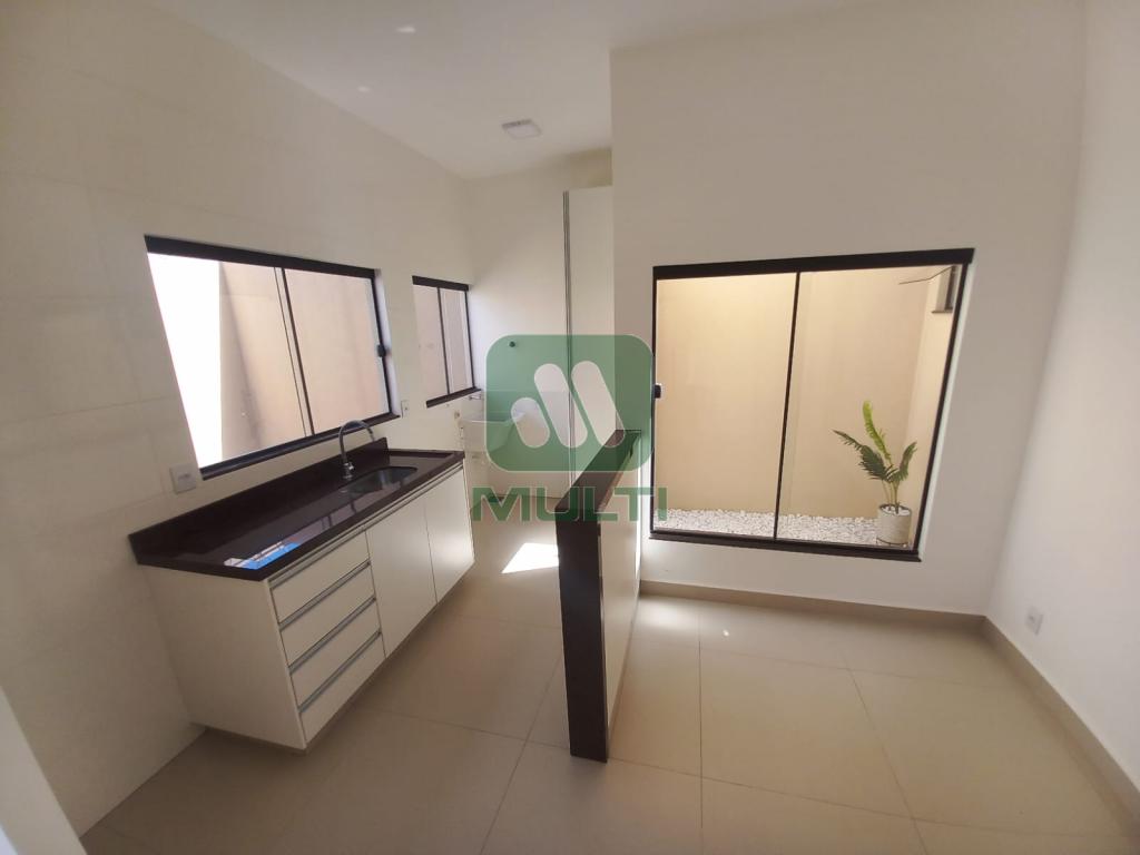 Casa à venda com 2 quartos, 55m² - Foto 1