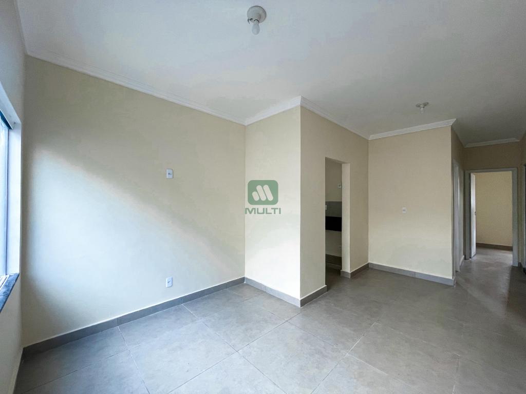 Casa à venda com 3 quartos, 80m² - Foto 2