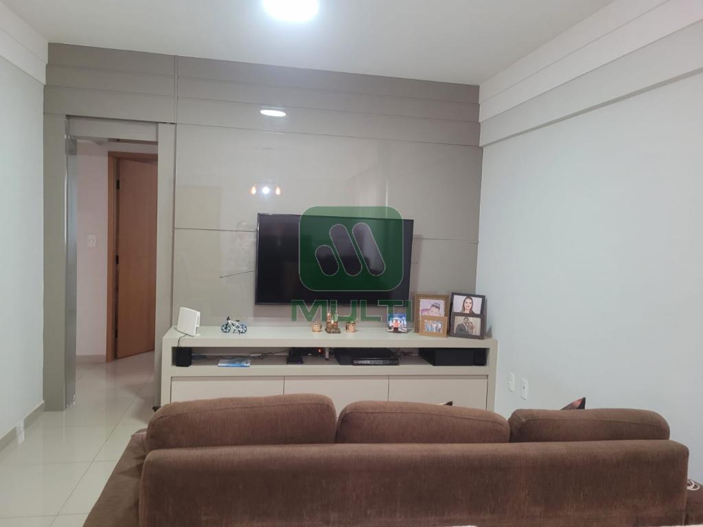 Apartamento à venda com 3 quartos, 79m² - Foto 2