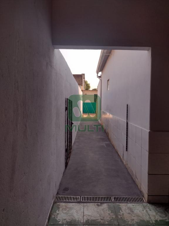 Casa à venda com 3 quartos, 200m² - Foto 2