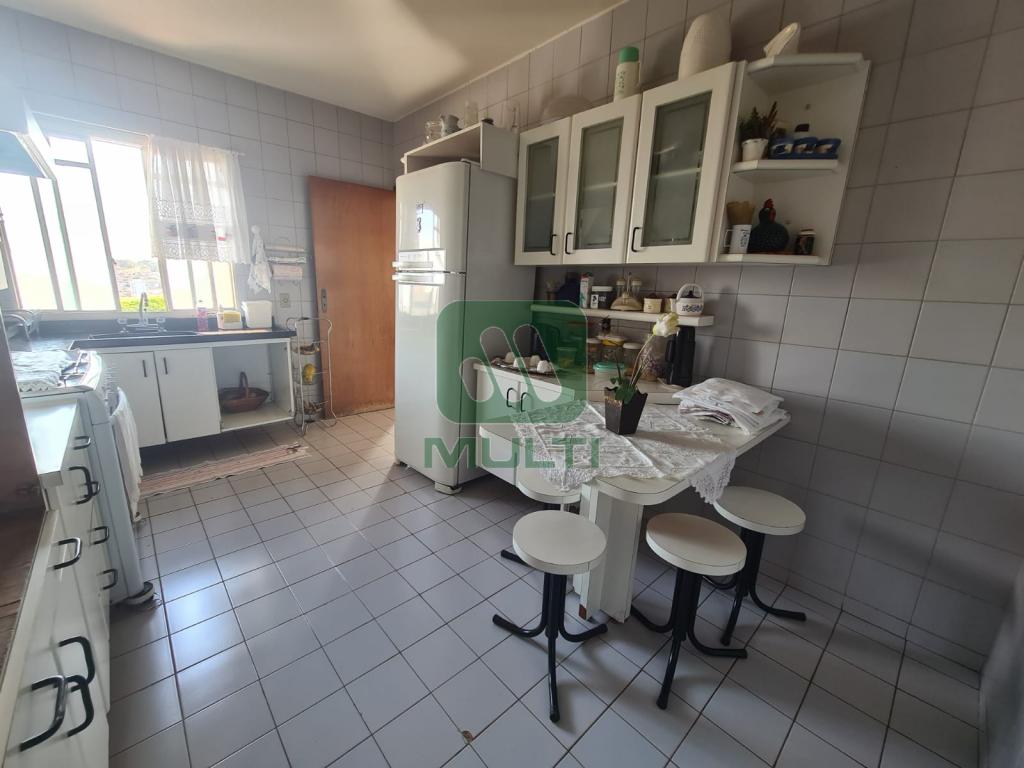 Apartamento à venda com 3 quartos, 127m² - Foto 3