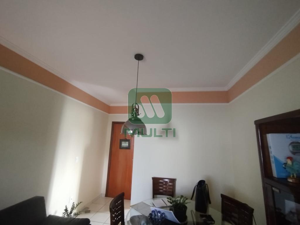 Apartamento à venda com 3 quartos, 72m² - Foto 2