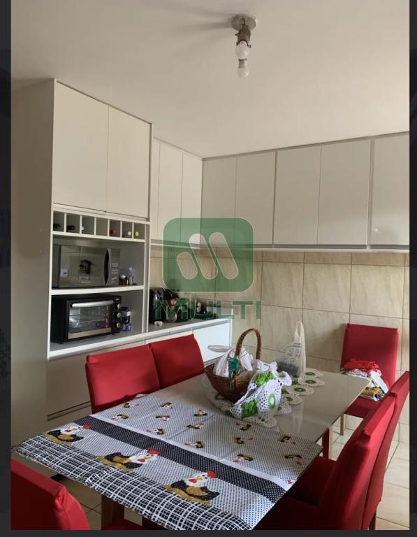 Casa à venda com 3 quartos, 197m² - Foto 4