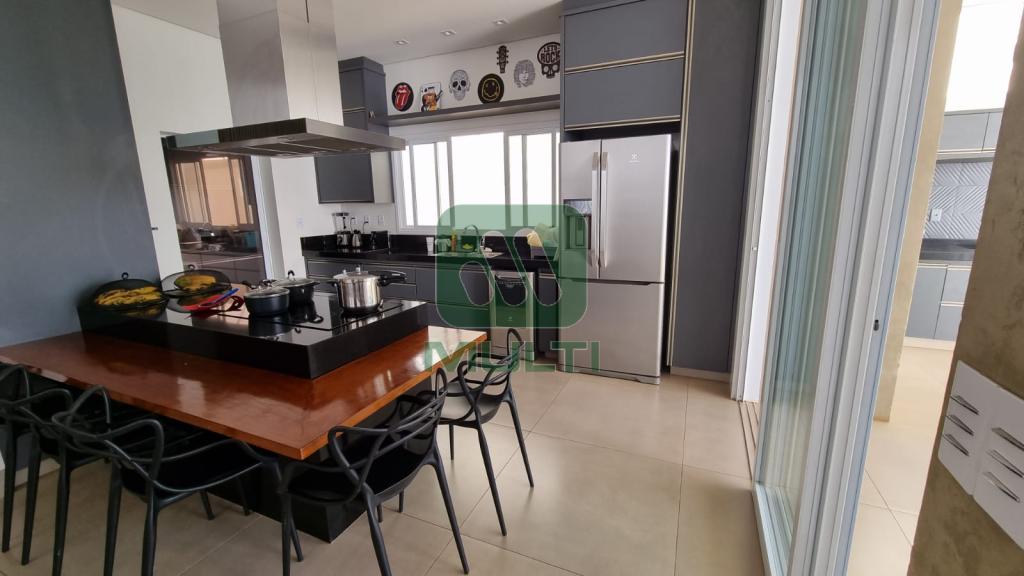 Casa de Condomínio à venda com 3 quartos, 223m² - Foto 4