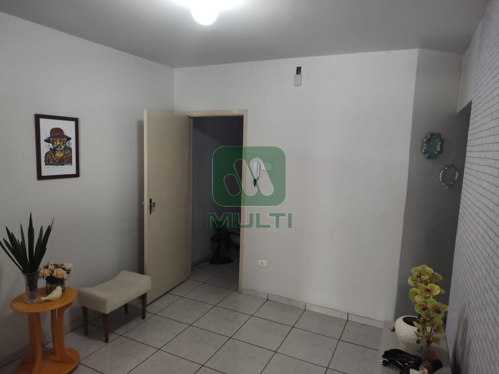 Casa à venda com 3 quartos, 140m² - Foto 1