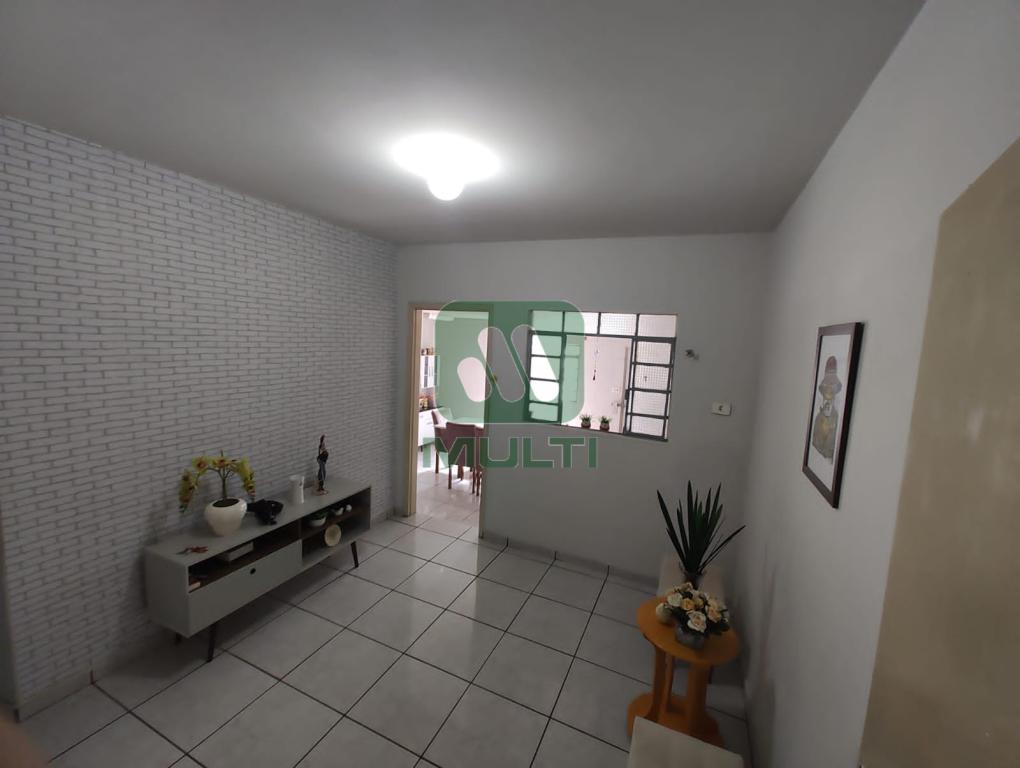 Casa à venda com 3 quartos, 140m² - Foto 2