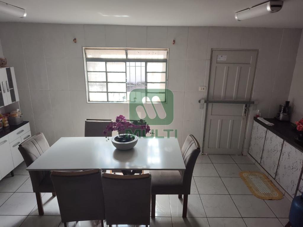 Casa à venda com 3 quartos, 140m² - Foto 3