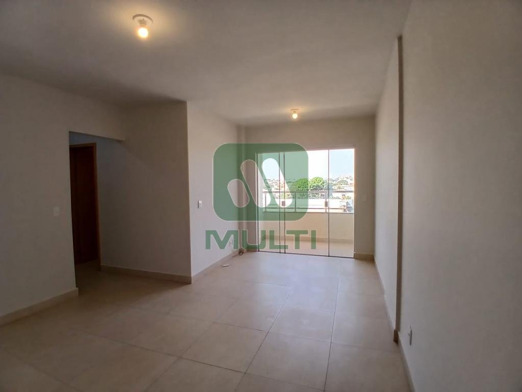 Apartamento à venda com 3 quartos, 78m² - Foto 2