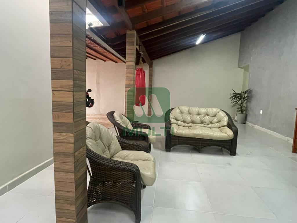 Casa à venda com 6 quartos, 221m² - Foto 5