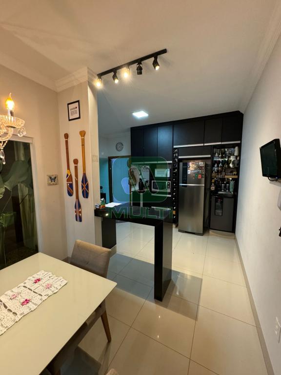 Casa à venda com 2 quartos, 180m² - Foto 6