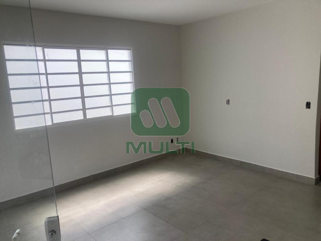 Casa à venda com 3 quartos, 90m² - Foto 1