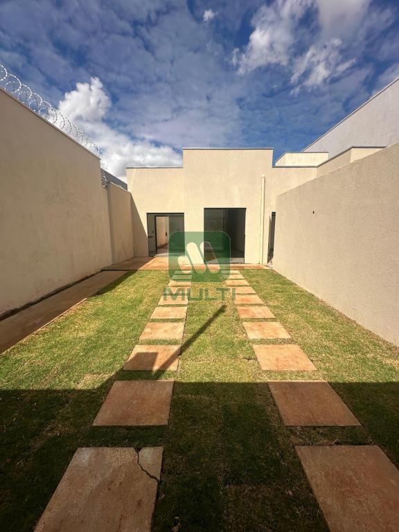 Casa à venda com 3 quartos, 72m² - Foto 1