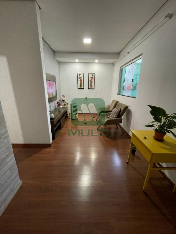 Casa à venda com 2 quartos, 112m² - Foto 2