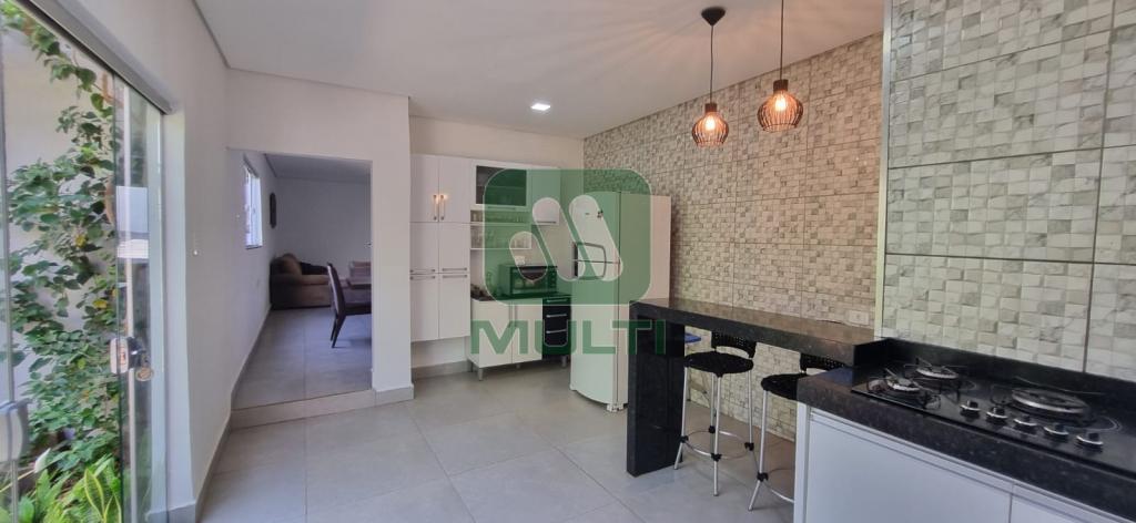 Casa à venda com 4 quartos, 151m² - Foto 4