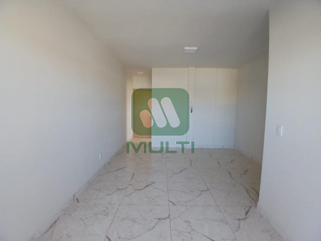 Apartamento à venda com 3 quartos, 78m² - Foto 2