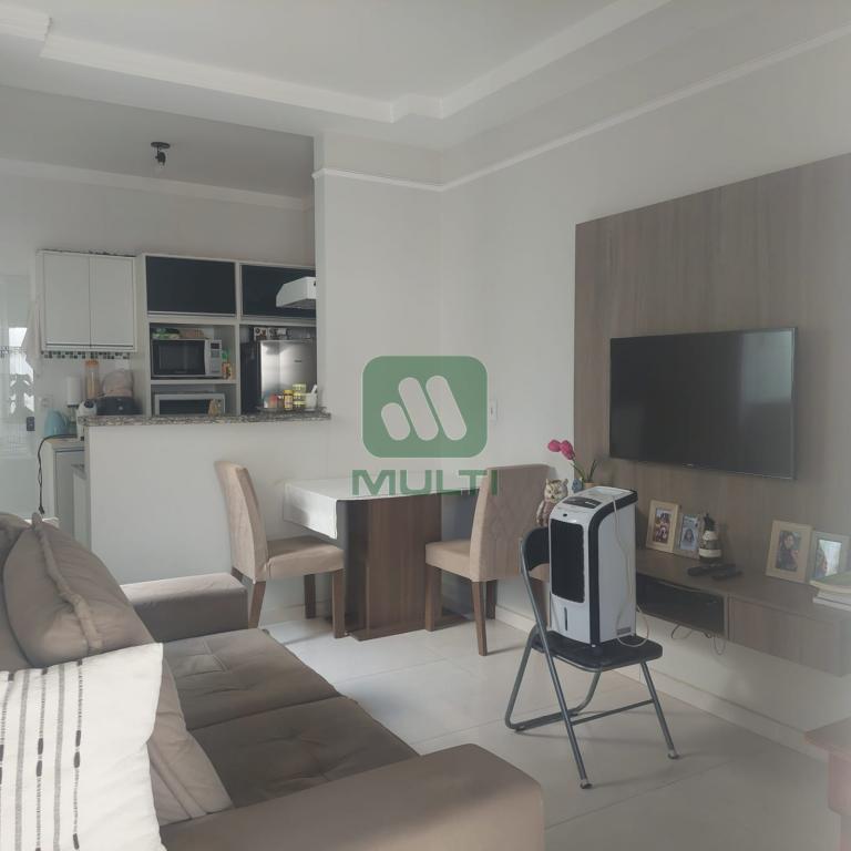 Casa à venda com 2 quartos, 65m² - Foto 1