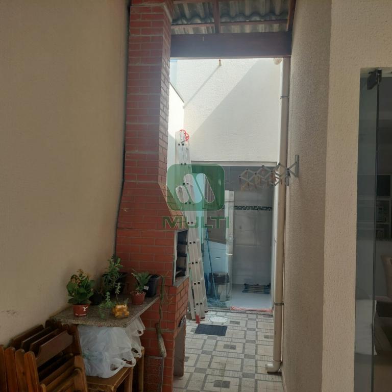 Casa à venda com 2 quartos, 65m² - Foto 24