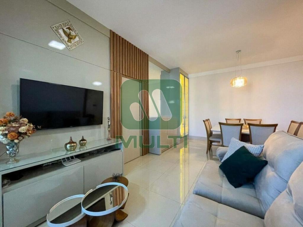 Apartamento à venda com 3 quartos, 125m² - Foto 2