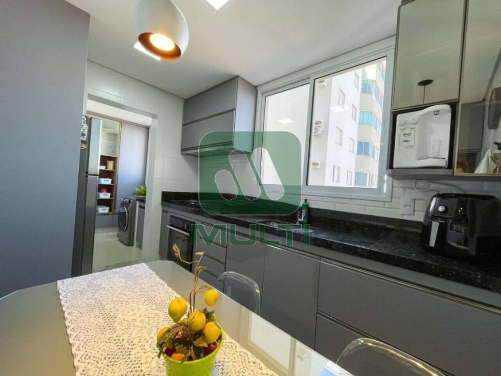 Apartamento à venda com 3 quartos, 125m² - Foto 9