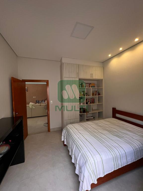 Casa de Condomínio à venda com 3 quartos, 225m² - Foto 13