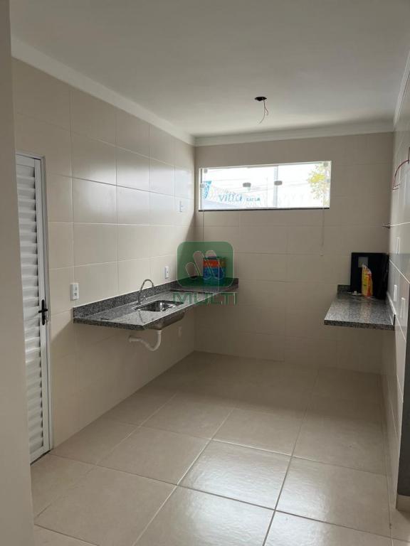 Casa à venda com 2 quartos, 70m² - Foto 3