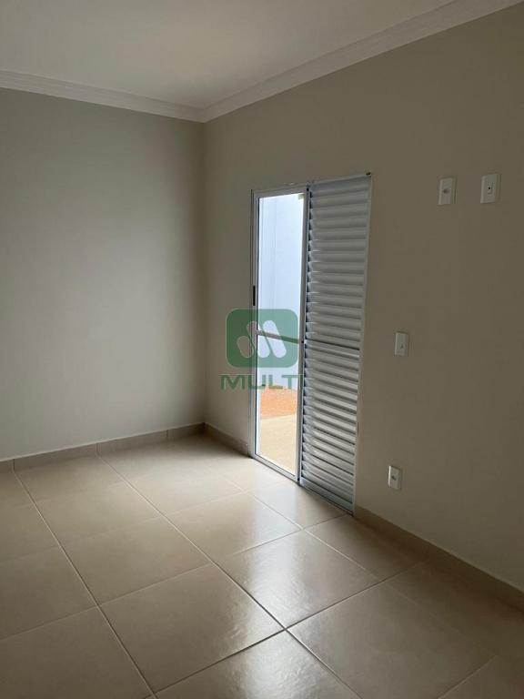 Casa à venda com 2 quartos, 70m² - Foto 9